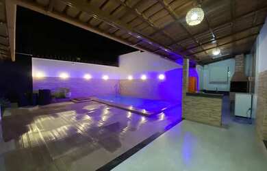 Imagem: A casa possui 2 Dormitórios e 2 Banheiros e está localizado