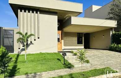 Imagem: A casa em condomínio possui 3 Dormitórios, 3 Banheiros, 2