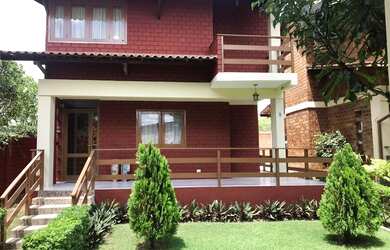 Imagem: A casa em condomínio possui 4 Dormitórios, 2 Banheiros, 3