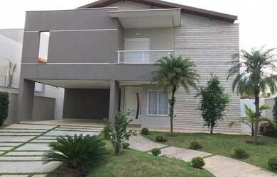 Imagem: A casa em condomínio possui 4 Dormitórios, 5 Banheiros, 4