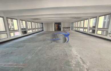 Imagem: O depósito para alugar possui 2 Vagas na garagem e 185m² de