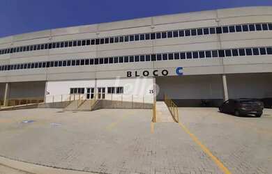 Imagem: O depósito possui 5 Vagas na garagem, 2.000m² de Área e