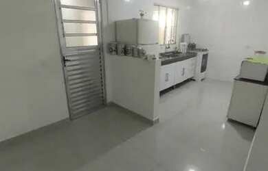 Imagem: A casa possui 2 Dormitórios, 2 Banheiros, 1 Vaga na garagem