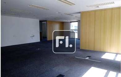 Imagem: O depósito possui 5 Vagas na garagem e 542m² de Área e está