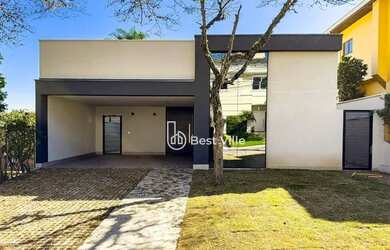 Imagem: A casa em condomínio possui 3 Dormitórios, 4 Banheiros, 4