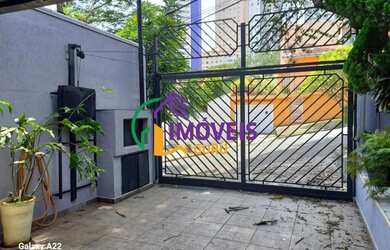 Imagem: A casa possui 3 Dormitórios, 3 Banheiros, 5 Vagas na garagem