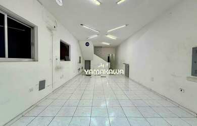 Imagem: O depósito possui 2 Vagas na garagem, 220m² de Área e está