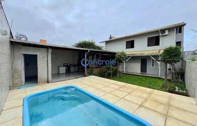 Imagem: A casa possui 4 Dormitórios, 3 Banheiros, 4 Vagas na garagem