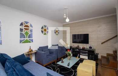 Imagem: A casa possui 3 Dormitórios, 4 Banheiros, 2 Vagas na garagem