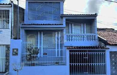 Imagem: A casa possui 3 Dormitórios, 1 Banheiro, 1 Vaga na garagem