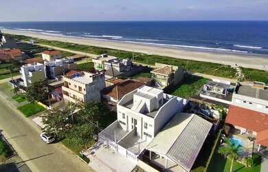 Imagem: Sobrados com piscina em Guaratuba
