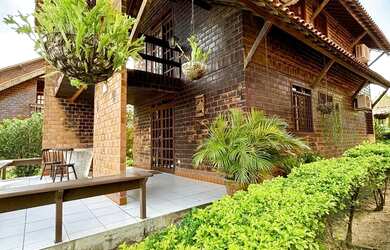 Imagem: A casa em condomínio possui 4 Dormitórios, 4 Banheiros, 3