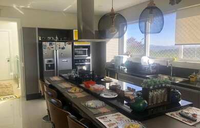 Imagem: A casa em condomínio possui 4 Dormitórios, 3 Banheiros, 2