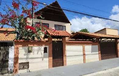 Imagem: A casa possui 5 Dormitórios, 3 Banheiros, 3 Vagas na garagem