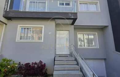 Imagem: A casa possui 3 Dormitórios, 4 Banheiros, 3 Vagas na garagem