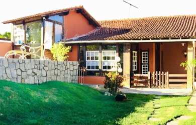 Imagem: A casa possui 3 Dormitórios, 4 Banheiros, 4 Vagas na garagem