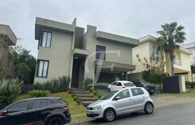 Imagem: A casa em condomínio possui 4 Dormitórios, 5 Banheiros, 4