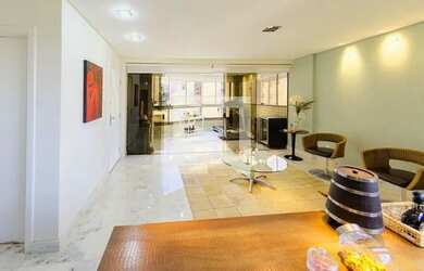 Imagem: O apartamento possui 4 Dormitórios, 3 Banheiros, 3 Vagas na