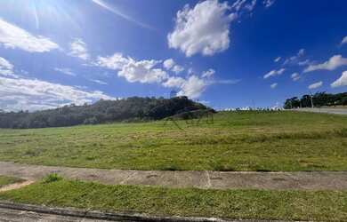 Imagem: O terreno possui 750m² de Área e está localizado em Jardim