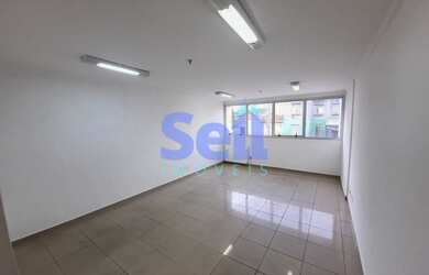 Imagem: O depósito possui 1 Vaga na garagem, 30m² de Área e está