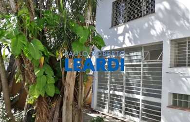 Imagem: A casa possui 5 Dormitórios, 3 Banheiros, 5 Vagas na garagem