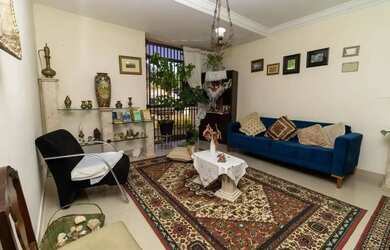 Imagem: A casa possui 4 Dormitórios, 5 Banheiros, 2 Vagas na garagem