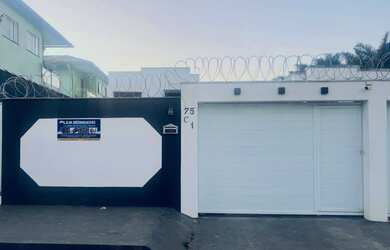 Imagem: A casa possui 3 Dormitórios, 2 Banheiros, 2 Vagas na garagem