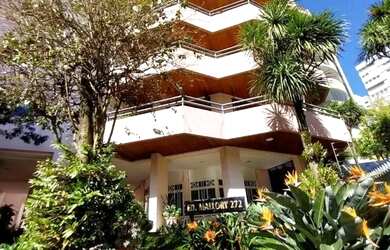 Imagem: O apartamento possui 3 Dormitórios, 1 Banheiro, 3 Vagas na