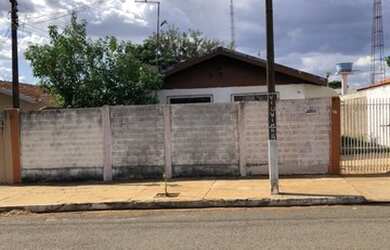 Imagem: A casa possui 3 Dormitórios, 1 Banheiro, 70m² de Área e