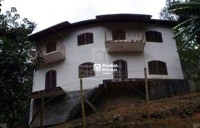 Imagem: A casa possui 4 Dormitórios, 2 Banheiros, 170m² de Área e