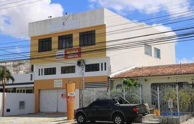 Imagem: O depósito possui 3 Vagas na garagem, 400m² de Área e está