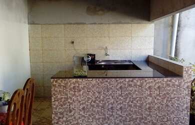 Imagem: A casa possui 2 Dormitórios, 2 Banheiros, 2 Vagas na garagem