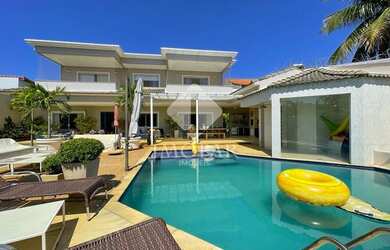 Imagem: A casa em condomínio possui 4 Dormitórios, 5 Banheiros, 4