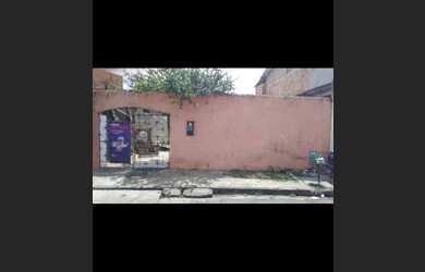 Imagem: A casa possui 5 Dormitórios, 1 Banheiro, 1 Vaga na garagem