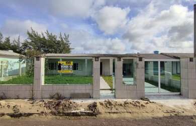 Imagem: A casa possui 3 Dormitórios, 1 Banheiro, 1 Vaga na garagem