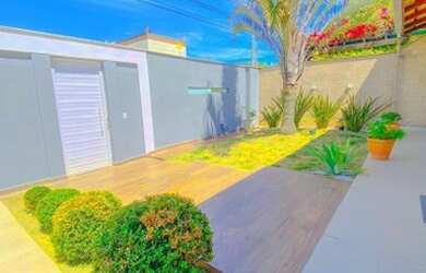 Imagem: A casa possui 3 Dormitórios, 3 Banheiros, 2 Vagas na garagem