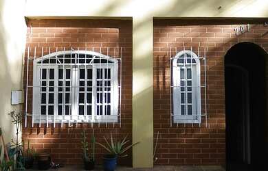 Imagem: O apartamento possui 1 Dormitório, 1 Banheiro e 1 Vaga na garagem