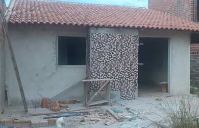 Imagem: A casa possui 3 Dormitórios, 1 Banheiro, 3 Vagas na garagem