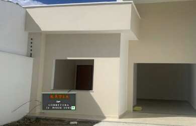 Imagem: A casa possui 3 Dormitórios, 2 Banheiros, 2 Vagas na garagem