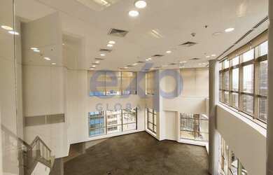 Imagem: O depósito possui 5 Vagas na garagem, 790m² de Área e está