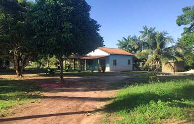 Imagem: A casa possui 2 Dormitórios e 1 Banheiro e está localizado