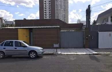 Imagem: A casa possui 1 Dormitório, 1 Banheiro, 5 Vagas na garagem