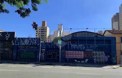 Imagem: O depósito possui 5 Vagas na garagem, 544m² de Área e está