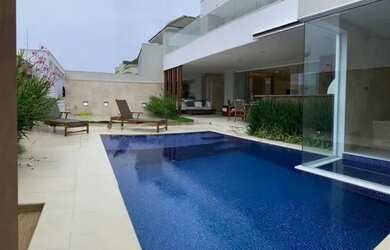 Imagem: A casa em condomínio à venda possui 4 Dormitórios, 5 Banheiros