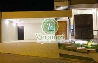 Imagem: A casa em condomínio possui 3 Dormitórios, 2 Banheiros, 4