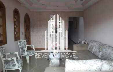 Imagem: A casa possui 4 Dormitórios, 5 Banheiros, 4 Vagas na garagem