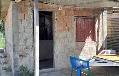 Imagem: A casa possui 1 Dormitório, 1 Banheiro, 1 Vaga na garagem e