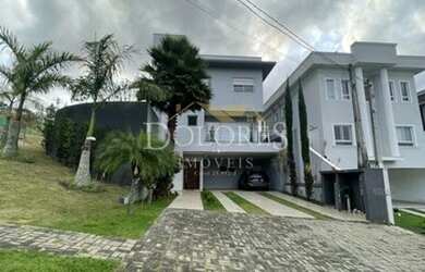 Imagem: A casa em condomínio possui 4 Dormitórios, 5 Banheiros, 5