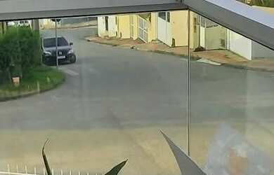 Imagem: O apartamento possui 2 Dormitórios, 1 Banheiro, 2 Vagas na