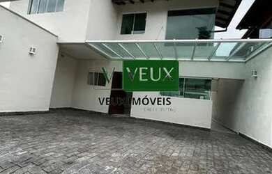 Imagem: A casa possui 3 Dormitórios, 2 Banheiros, 3 Vagas na garagem